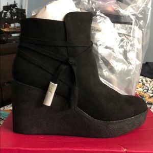 Shoedazzle black wedge booties brand new!